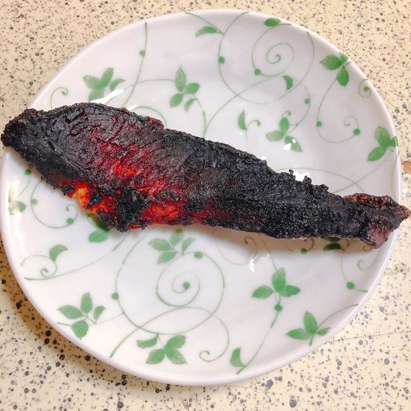 地獄廚神系列！日網民分享姐姐煮的「熔岩燒魚」