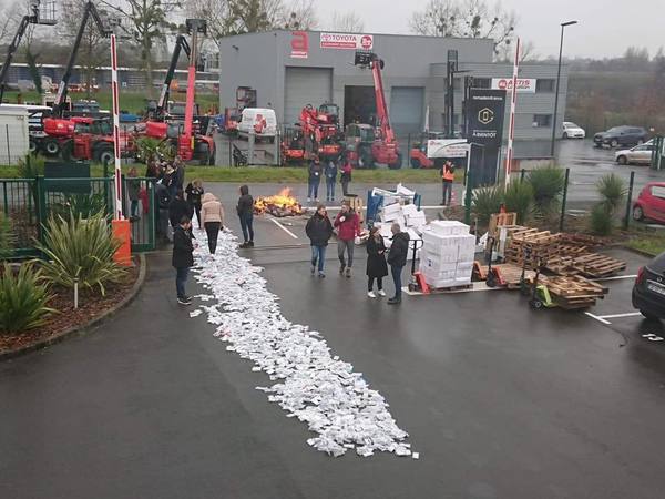 手機回收公司老闆不給遣散費 憤怒員工 3 日輾爆 3 千部 iPhone