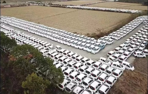 中國過千架共享電動車遭野外廢棄  棄置 1 年多打算二手放售