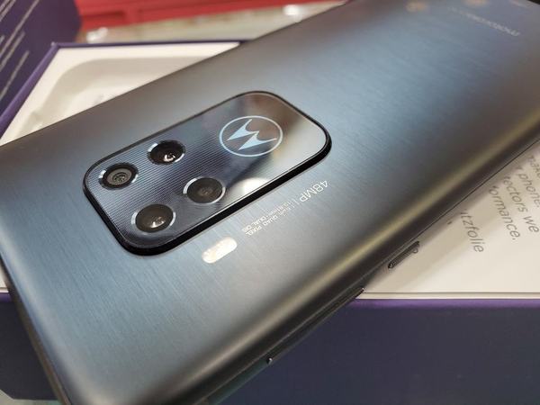 Moto One Zoom 水貨火速到港