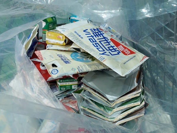 紙包飲品都可回收？香港首間紙包飲品盒回收廠「喵坊」製再造紙