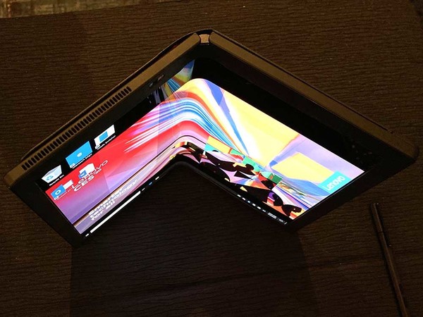 【CES 2020】Lenovo 摺屏 ThinkPad X1 Fold 驚喜現身上手玩！