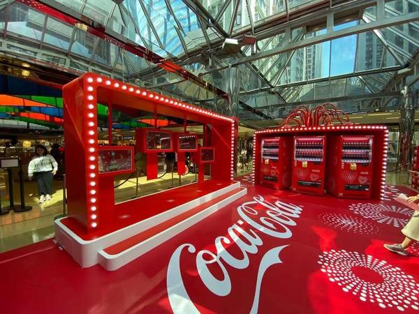 太古城 x Coca-Cola 五大遊戲迎新春  桃花打卡位＋自製可樂樽身貼紙