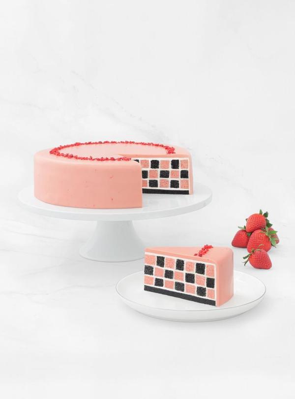 Lady M 全球首次亮相「士多啤梨棋盤蛋糕」 成香港限定口味