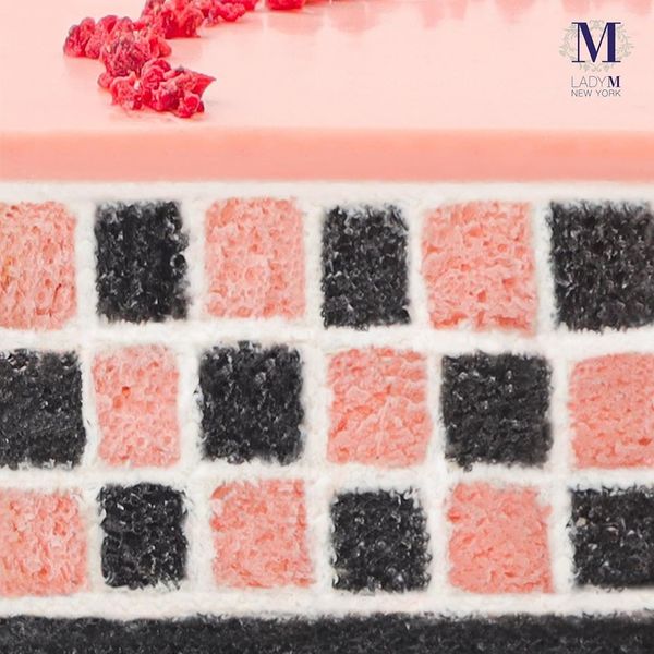 Lady M 全球首次亮相「士多啤梨棋盤蛋糕」 成香港限定口味