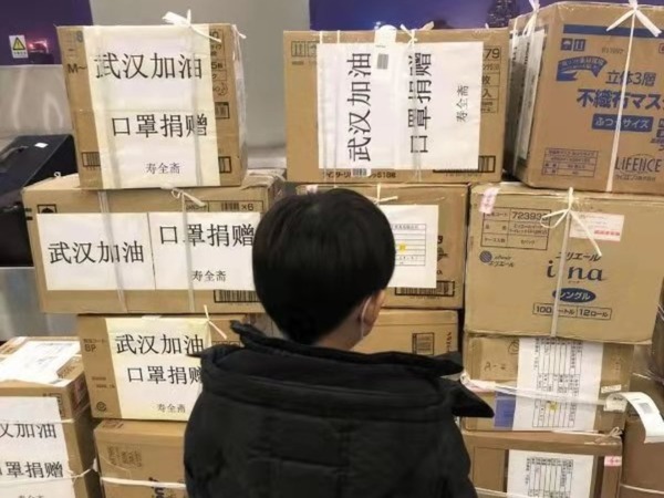 【武漢肺炎】上海男赴日旅遊變狂掃口罩  捐贈 4 萬個口罩為前線醫護打氣