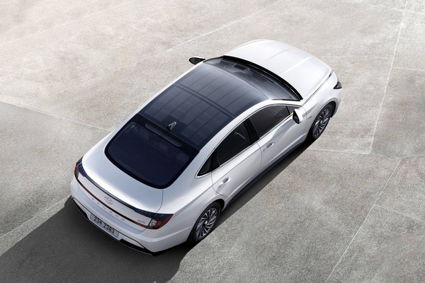【e＋車路事】Hyundai Sonata 太陽能＋油電混能 每年可行多 1300km