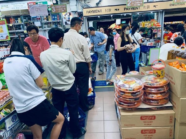 【武漢肺炎】新加坡防疫級別升至橙色 民眾搶購糧食日用品