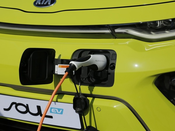 【e＋車路事】KIA Soul EV 電動 SUV 到港 音響氣氛燈系統更好 feel？