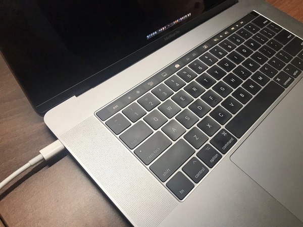 MacBook Pro 出現過熱、降速問題！竟然與充電方法有關！？