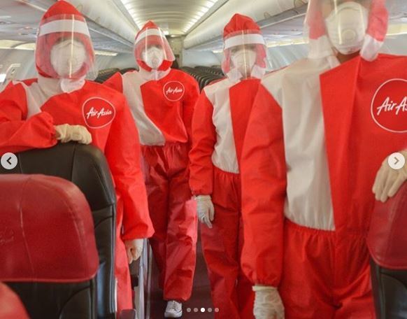 【新冠肺炎】Air Asia 為復航做準備  空姐制服變特製連身保護衣