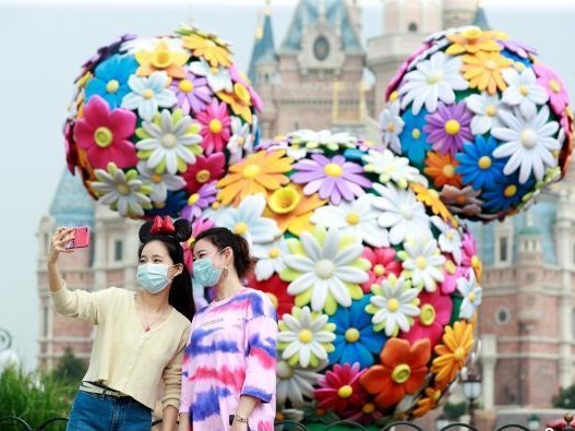 上海迪士尼樂園重開 3 分鐘售完門票！遊園粉絲激動大呼：快樂回歸