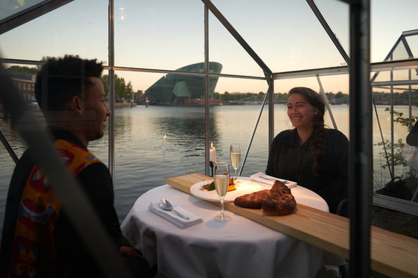 【新冠肺炎】荷蘭河畔餐廳為抗疫推玻璃屋！浪漫賞日落之餘食得更安心