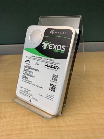 Seagate 展示 Exos 20TB HAMR 硬碟！率先應用 HAMR 熱輔助磁記錄技術！