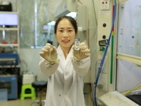 中大工程學院利用護膚霜成分 研製不易燃水系鋰電池