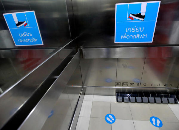 【泰國疫情】泰國商場恢復營業  改以腳「撳𨋢」防止用手接觸公眾設施