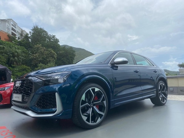 【e+車路事】Audi RS Q8 到港 203 萬買林寶 Urus「兄弟車」?