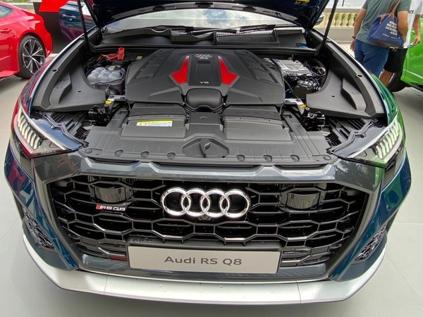 【e+車路事】Audi RS Q8 到港 203 萬買林寶 Urus「兄弟車」?