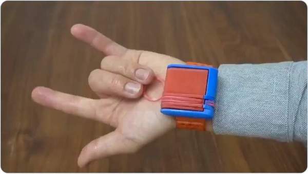 日本實施膠袋徵費！網民 DIY 蜘蛛俠「膠袋彈射」裝置