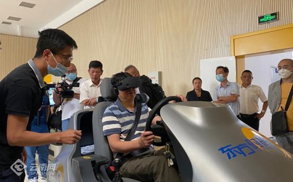 學車不用師傅？疫情下雲南推 VR「全智能化駕駛培訓」