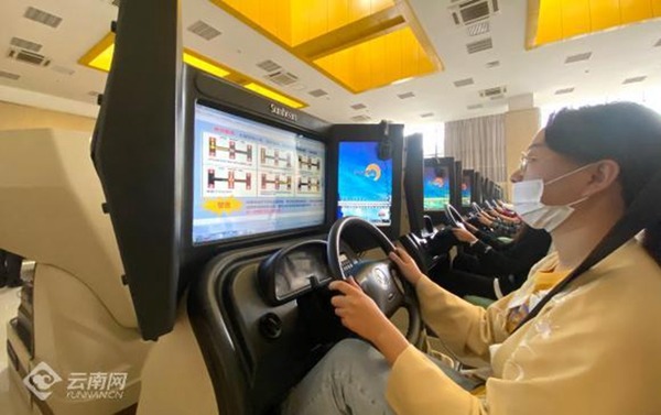 學車不用師傅？疫情下雲南推 VR「全智能化駕駛培訓」