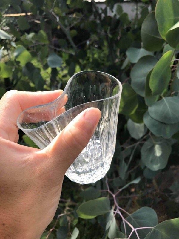 日本推出跌不爛「玻璃杯」  外形與酒杯相似
