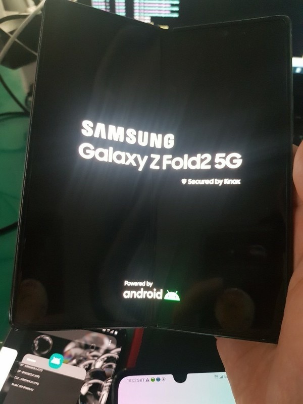 Galaxy Z Fold 2 真機曝光！改用 Infinity-O‧屏佔比提升！