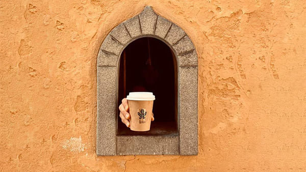 意大利復用 17 世紀「送酒窗」!靠牆壁小通道保持社交距離