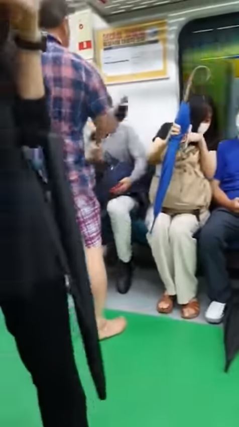 【南韓疫情】醉酒大叔坐地鐵無戴口罩 乘客勸阻竟被拖鞋掌摑