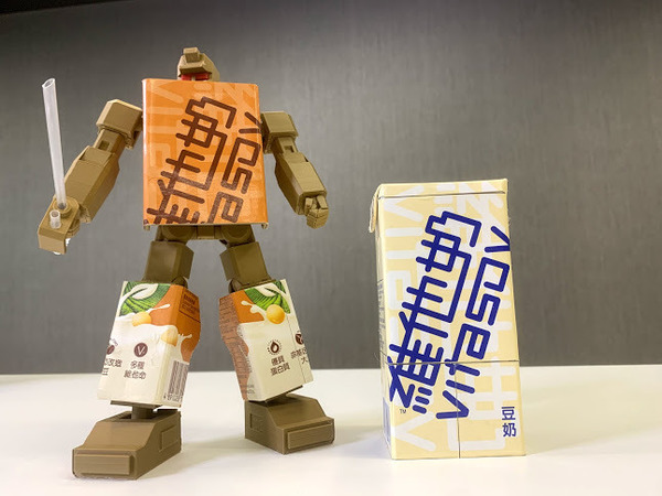 【本土特色】模型達人自創維他奶機械人！由紙模型玩到 3D 打印