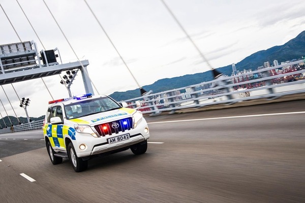 警察 FB 介紹 Toyota Prado 警車 網民指似賣廣告