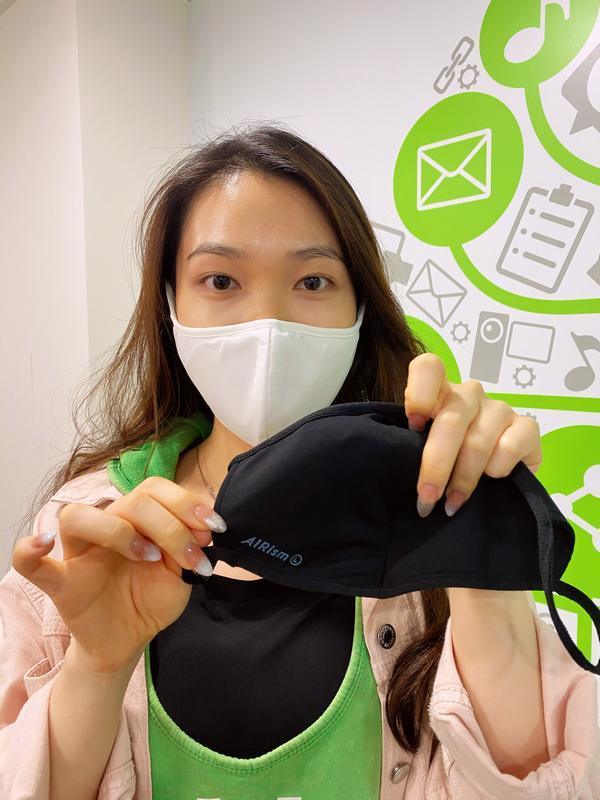 【香港開賣】Uniqlo AIRism 口罩率先試戴 超透氣但鼻樑位易下滑