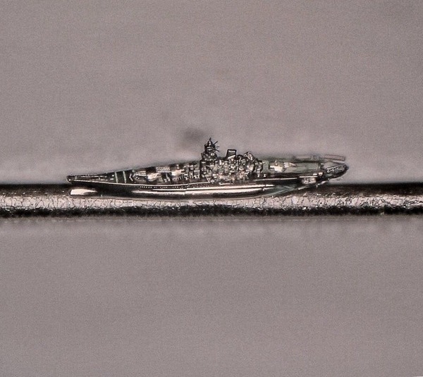 達人製作納米戰艦「大和號」模型 用顯微鏡才能看到細節