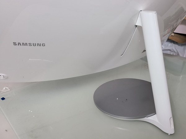 MSI、Samsung 電競曲屏對決！    34 吋打機超爽！