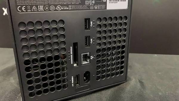 次世代黑柱 XBOX Series X|S開箱