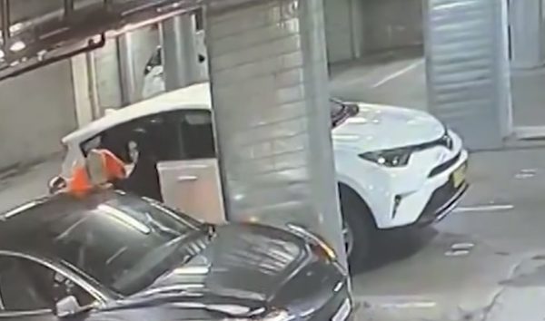 車主用 App 遙控被盜 Tesla  嚇到偷車賊棄車逃走