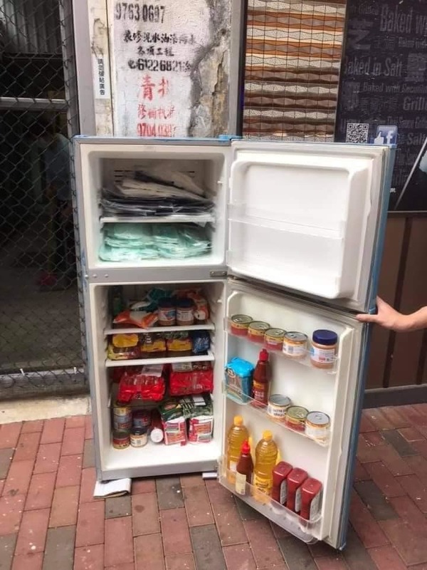 【好人好事】善心爸爸佐敦自設「食物雪櫃」 助有需要人士免費取食物