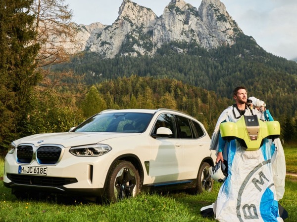 寶馬 BMW 發布 Electric Wingsuit 滑翔衣  飛行時速達 300km/h【有片睇】