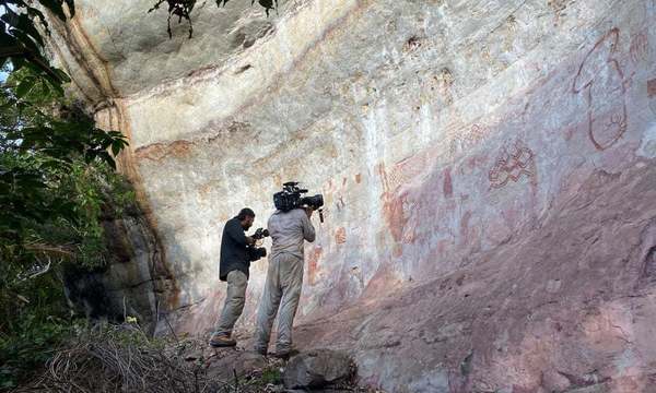 亞馬遜雨林驚現 1.2 萬年前巨型岩畫！長 13 公里保存良好