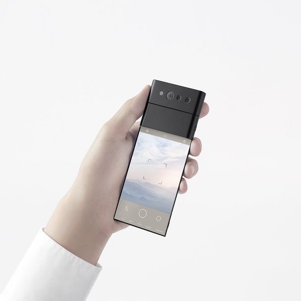 Oppo 展示全新三摺式概念手機 與日本工作室合作研發