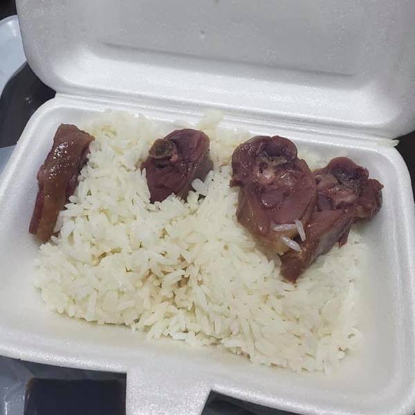 【外賣中伏】油鴨髀飯僅得 4 件肉  向餐廳查証被告知乃正常份量