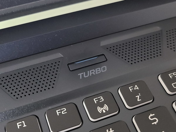 極速打機體驗 Acer Predator Triton 300    簡易一鍵超頻！ 