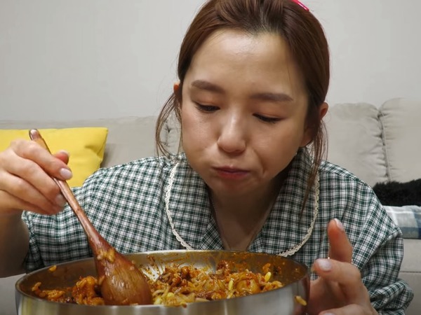韓國 YouTuber 認同泡菜是韓國文化  被指「辱華」道歉後遭中國公司解約