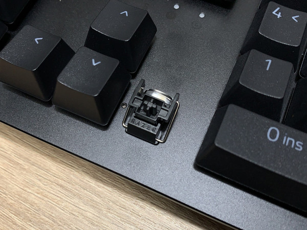 類比光軸遊戲實測 Razer Huntsman V2 Analog【開箱】