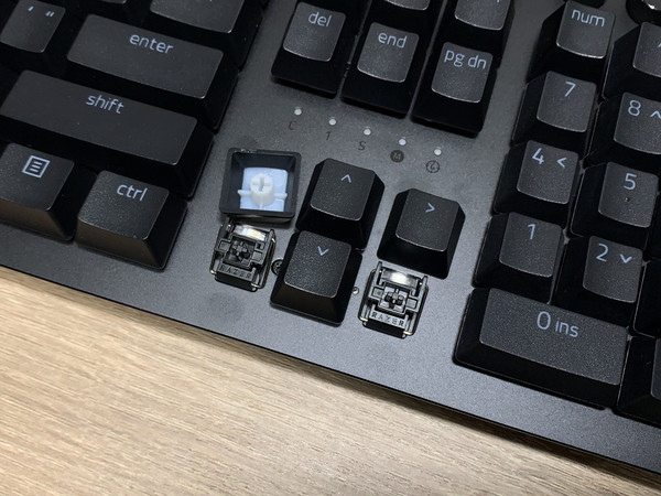 類比光軸遊戲實測 Razer Huntsman V2 Analog【開箱】