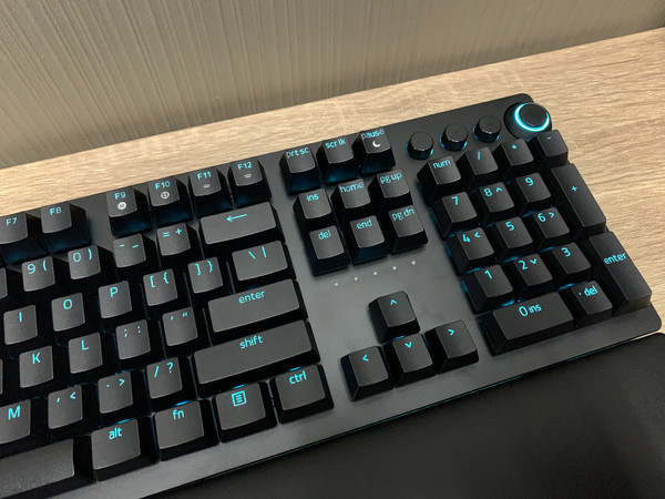 類比光軸遊戲實測 Razer Huntsman V2 Analog【開箱】