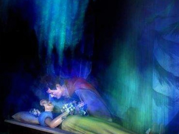 有評論批評以上情節「非出於真愛」,有違兩廂情願準則。 有評論批評以上情節「非出於真愛」,有違兩廂情願準則。