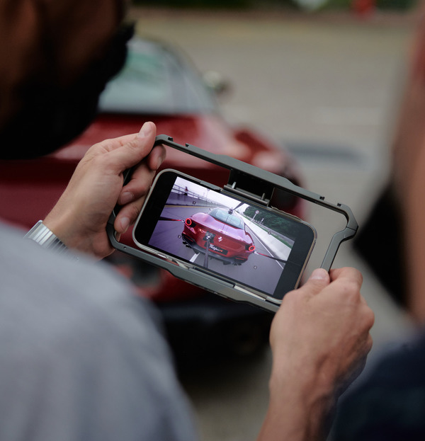 iPhone 12 Pro Max 成 Ferrari 新車短篇電影拍攝器材
