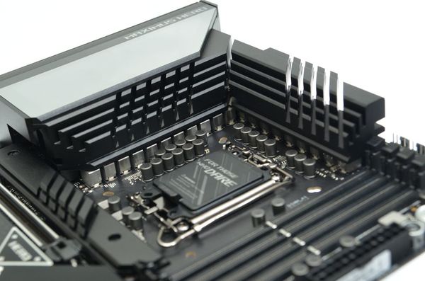 ASUS ROG MAXIMUS Z690 HERO 開箱！PCIe 5.0 對應‧突破 DDR5 電壓限制！