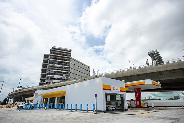 Shell全港首個油電站啟用 最齊全汽車美容 歎住按摩椅等充電 入油換JDM復刻跑車